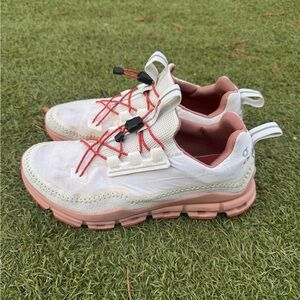 Women’s OnCloud Shoes - Size 9